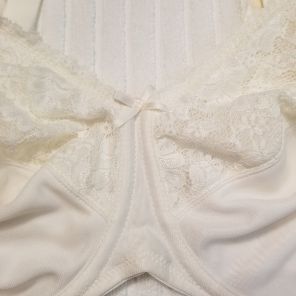 Lilyette by Bali Minimizer Smoothing Undewire Bra - New! - Picture 7 of 10